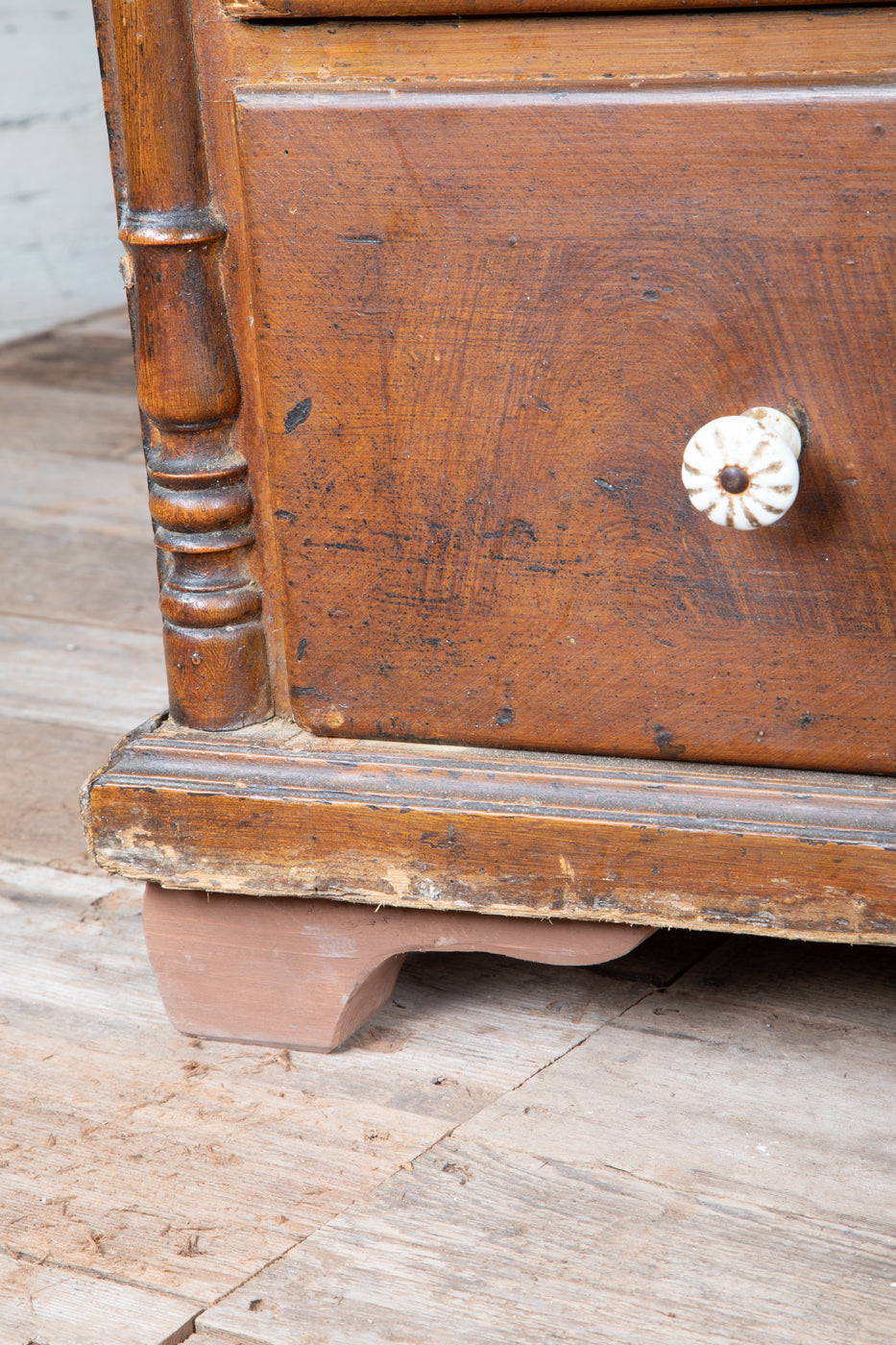 Large French 3 Drawer Dresser wish White Knobs and Light Top