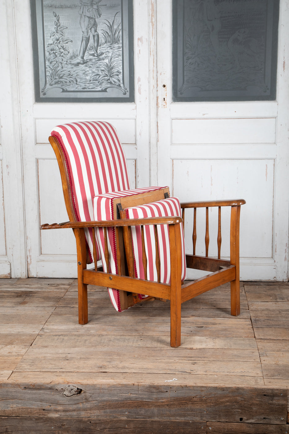 French Morris Reclining Chair with Cushions