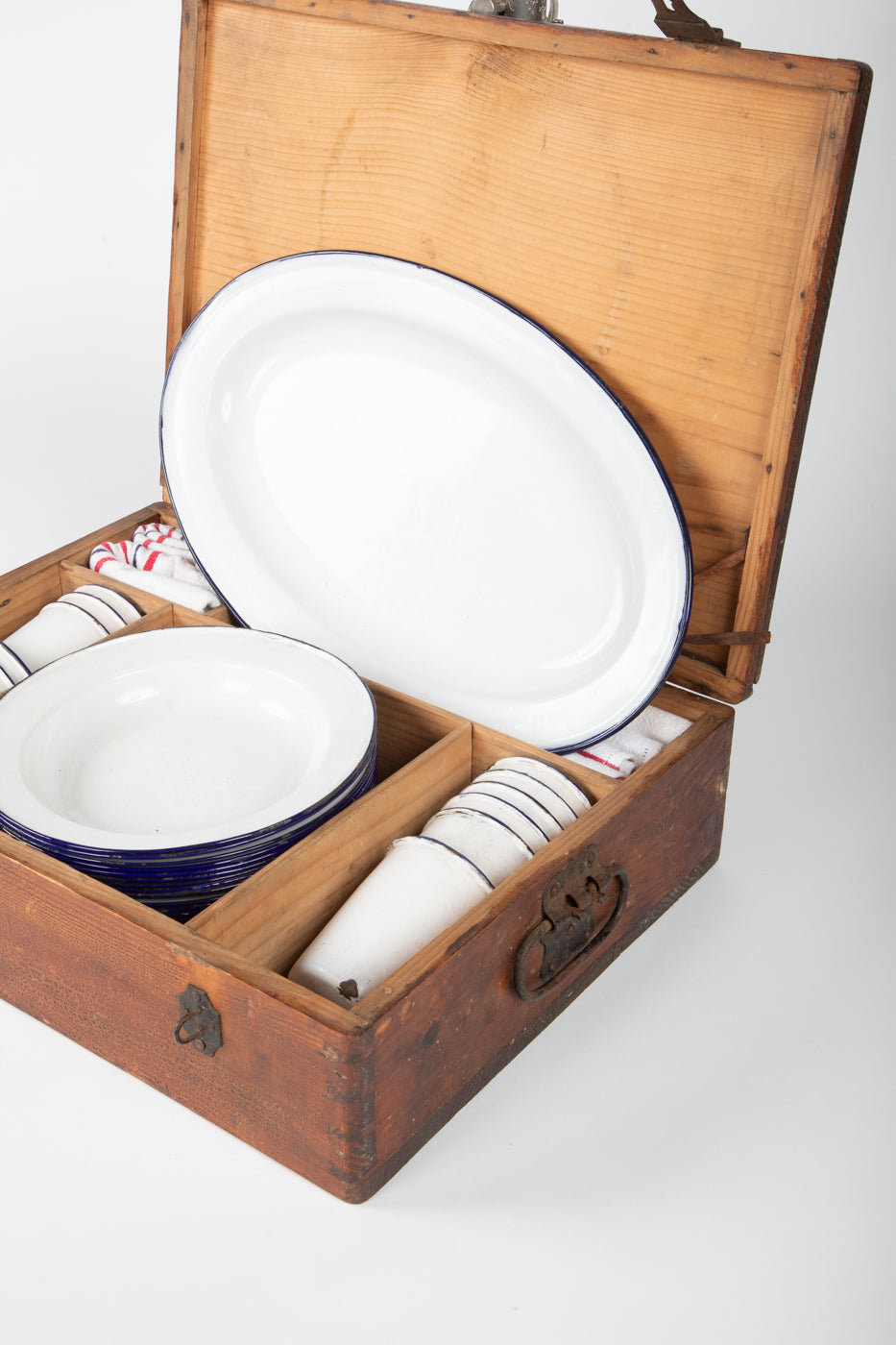 French Picnic Basket with Enamel Plates and Mugs