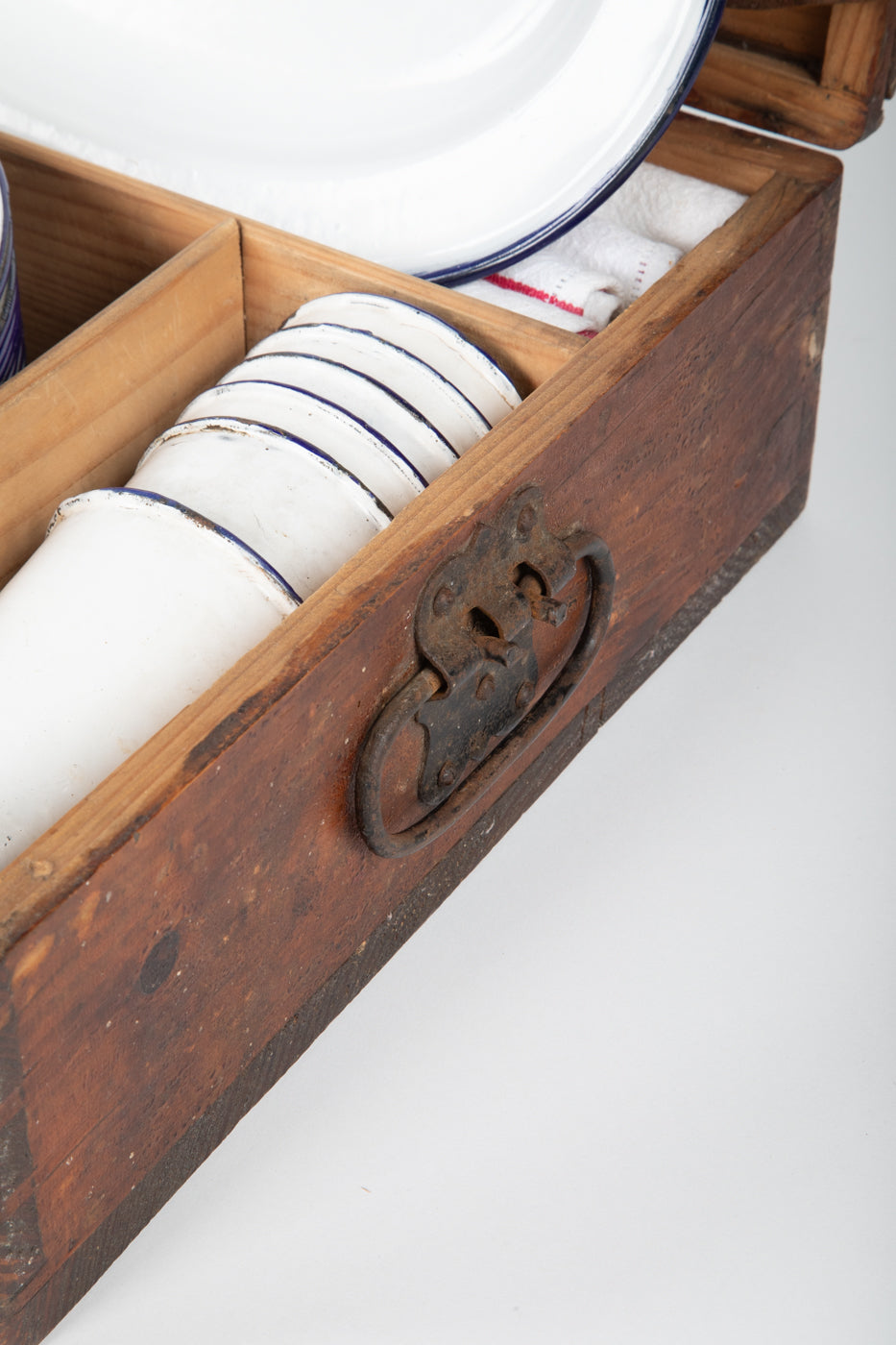 French Picnic Basket with Enamel Plates and Mugs